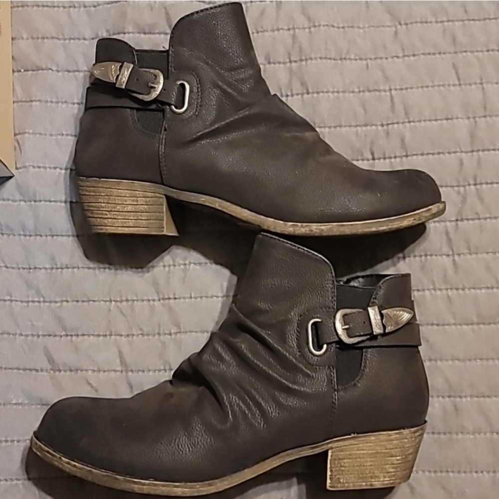 Jessica Cline black ankle boots size 7.5